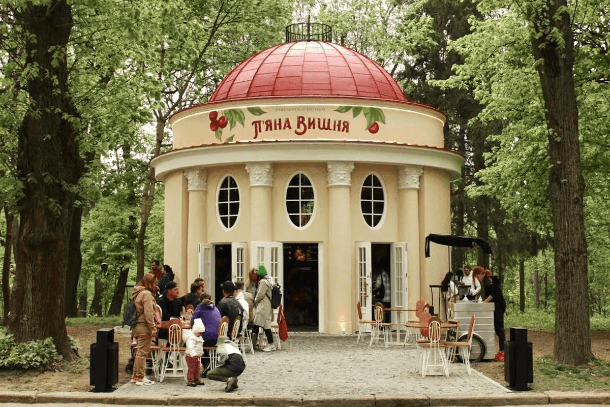 Restoration of the historic rotunda in Stryiskyi Park